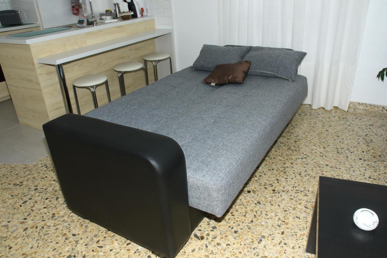 Apartamento R Y C Aviles Luaran gambar
